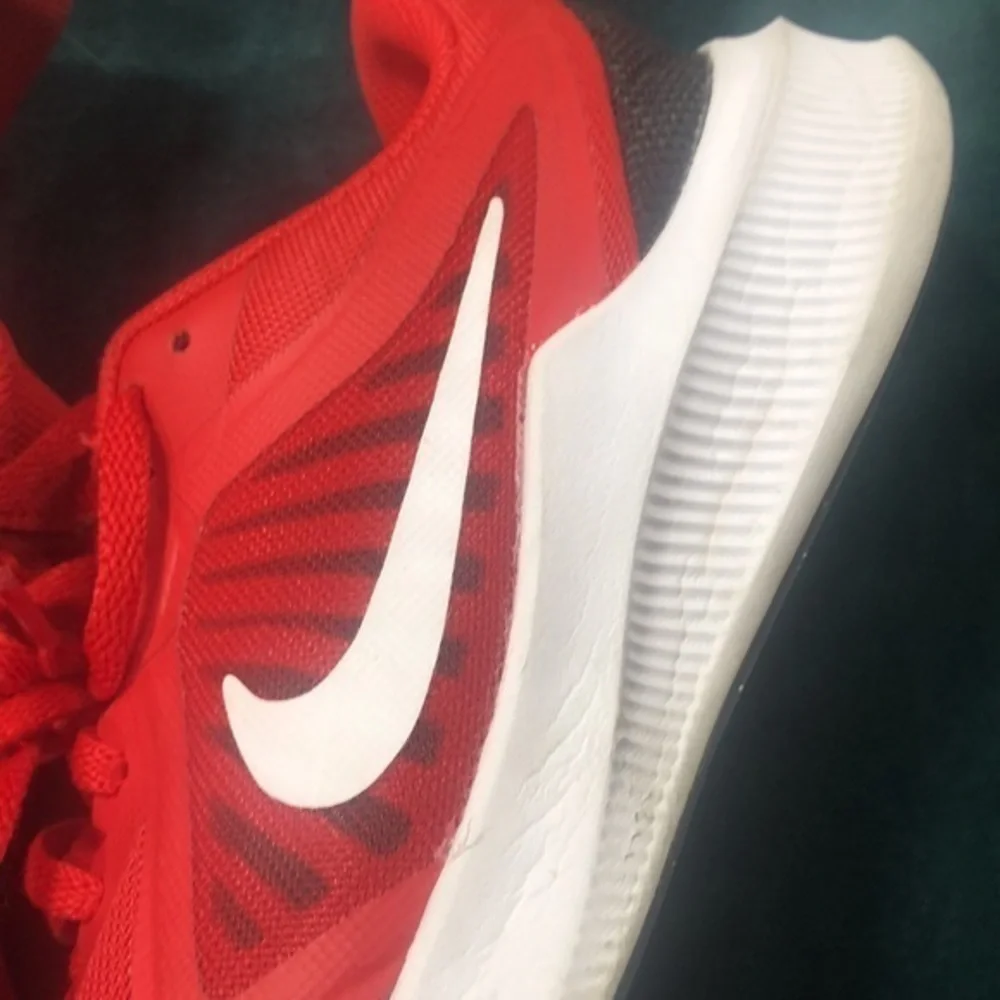 Nike‎ 7 youth red tennis shoes downshifter D103